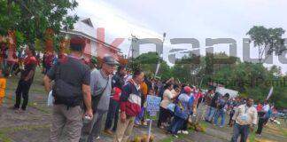 PSMTI Papua Barat Bagikan 1.000 Durian Meriahkan Penutupan Pesparawi Nasional XIV