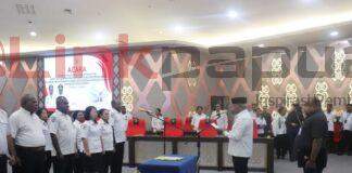 Gubernur Papua Barat Lantik 13 Pejabat Administrator-Pengawas Disdukcapil