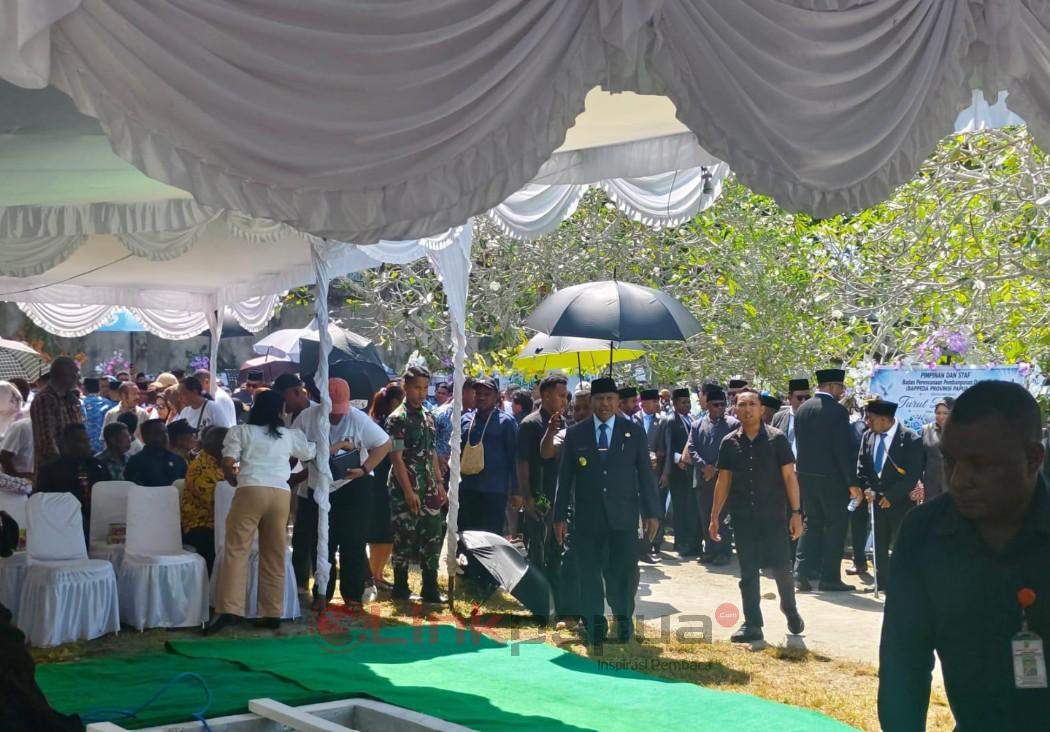 gubernur lepas nataniel