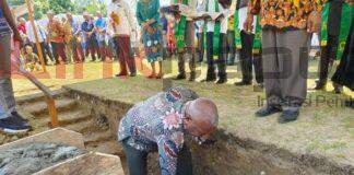 Dominggus Letakkan Batu Pertama Pembangunan Gereja GKI Betel Bremi, Sumbang 500 Sak Semen