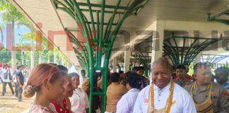 Gubernur Dominggus Buka Pameran UMKM Papua Barat, Dorong Produk Lokal Jadi Raja di Rumah Sendiri