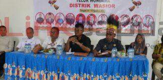 Anggota DPRK Teluk Wondama Jari Aspirasi di Distrik Wasior, Borong Dagangan Mama Papua