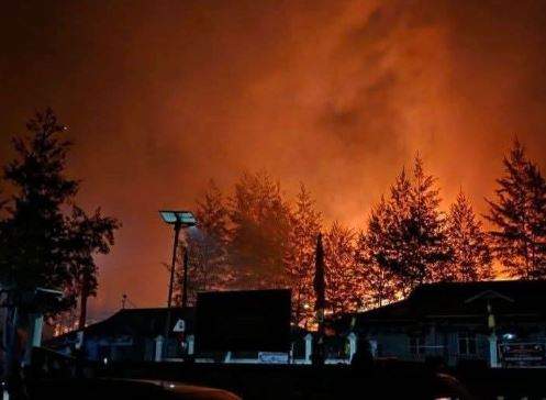 kantor dibakar