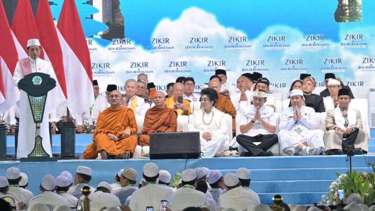 zikir dan doa di monas