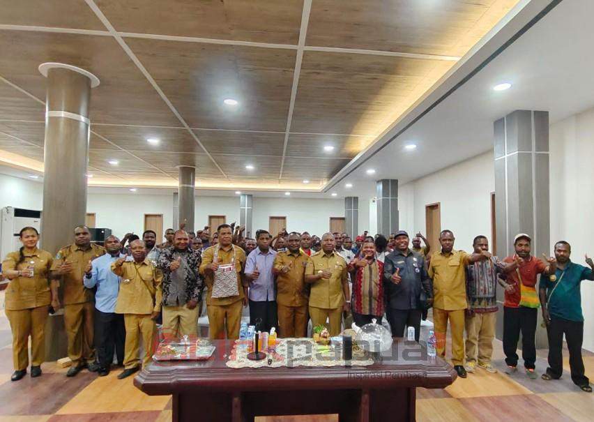 gubernur papua barat