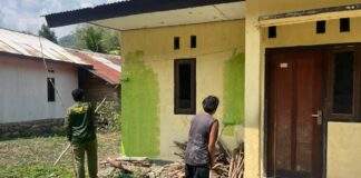 Tak Hanya Perbaiki Atap Bocor, Satgas TMMD Percantik Rumah Warga agar Lebih Nyaman Dihuni