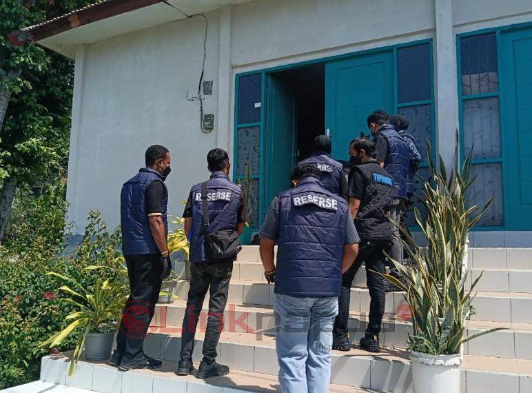eks kantor geledah