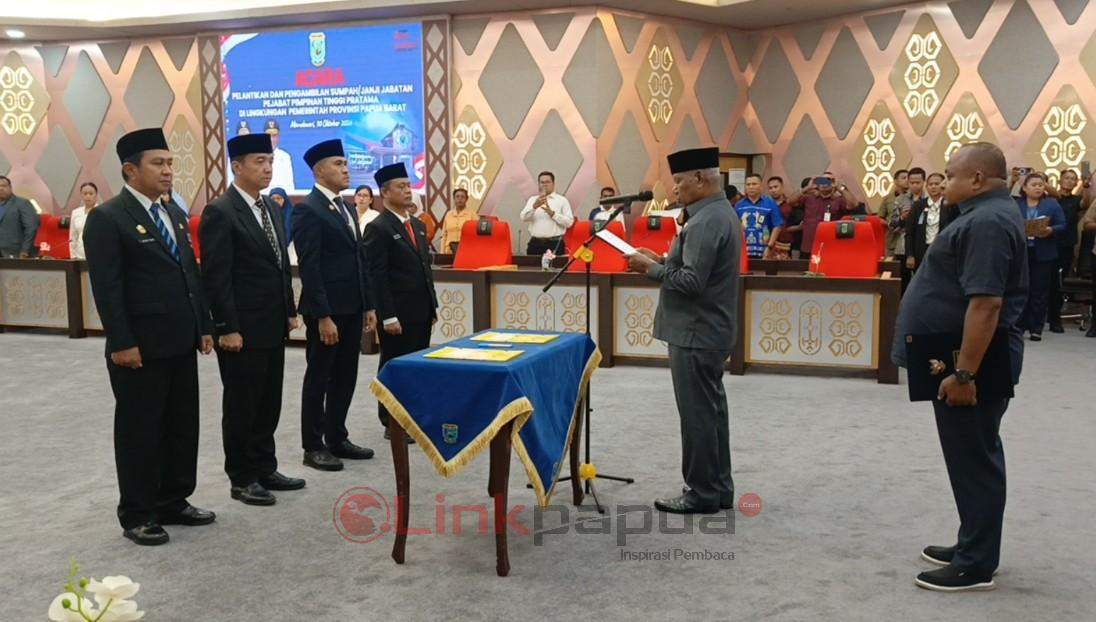 geser pejabat