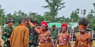 Tradisi Adat Arfak Warnai Pembukaan TMMD Ke-130 di Mansel